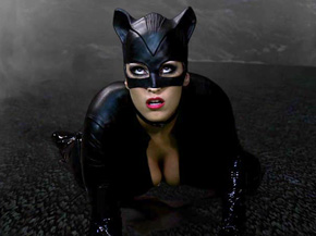 FREE HD VIDEO: Super Heroine Teilen Schwanz in Halloween Cage 2